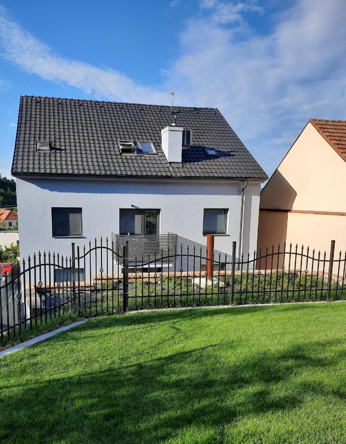 Milovice  Apartmany Moravia מראה חיצוני תמונה